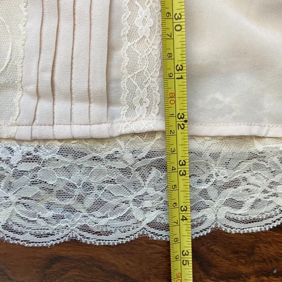 Beautiful nude coloured dress in size S - Picture 8 of 11